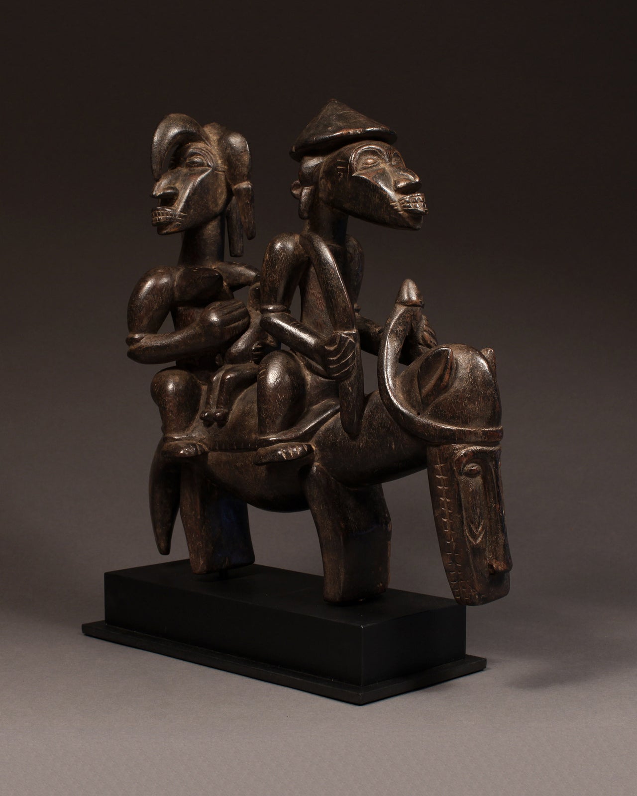 African Tribal Art - Sculptures & Figures